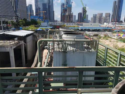 横流式冷却塔为何要防白雾？