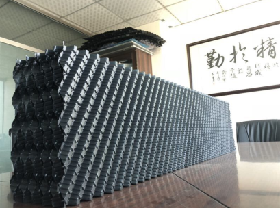 薄如纸的PVC填料居然能站65KG重量的人！